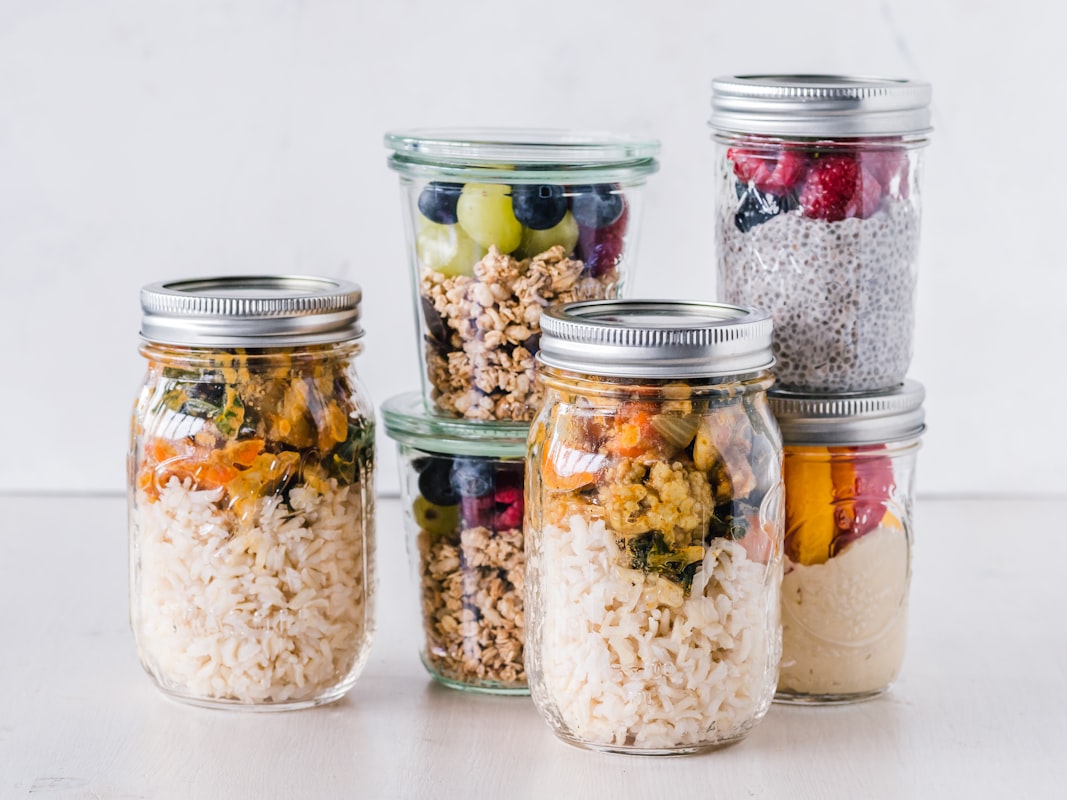 Nutritionist resources showing meal planning guides and healthy eating information